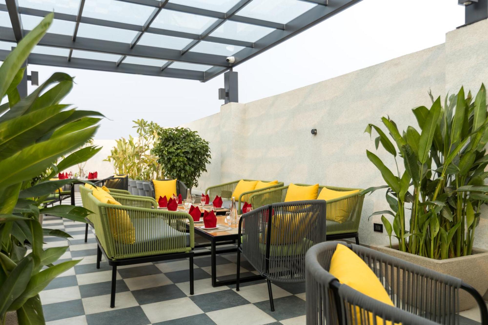 Hotel Golden Tulip Jalandhar Exterior foto